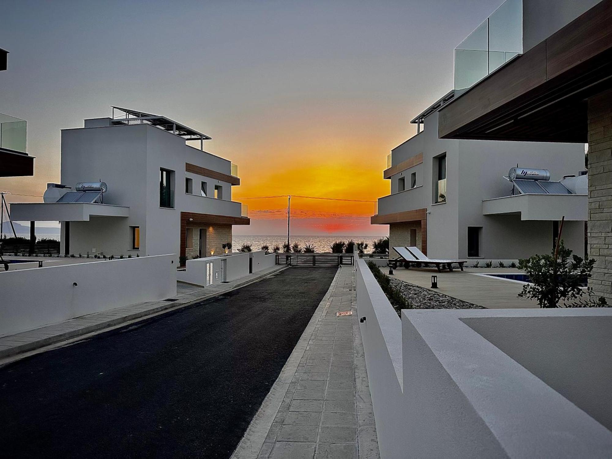 Santa Barbara Seafront Villas W Jacuzzi Pool Paphos Buitenkant foto